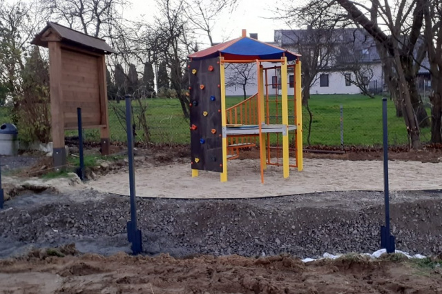 Nowe place zabaw powstają w gminie Leśnica jak grzyby po deszczu