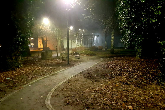 Nowe lampy i kamery w parku w centrum Krapkowic