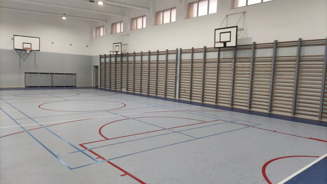 Grodkowski ZSP doczekał się remontu sali gimnastycznej. Wcześniej obiekt zagrażał bezpieczeństwu i nie nadawał się do użytku