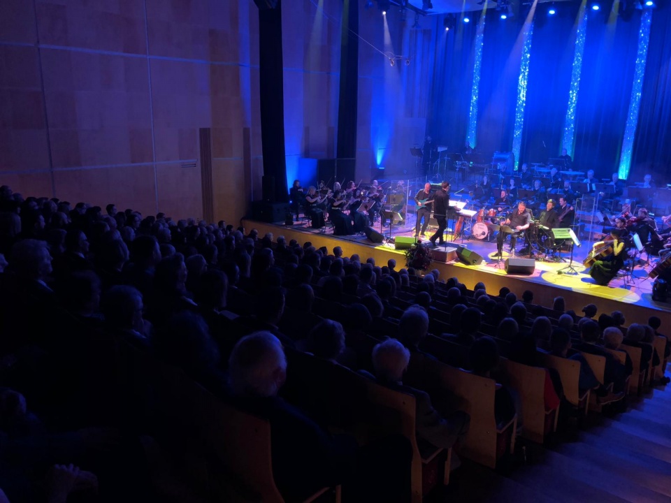 Pełna sala podczas sylwestrowego koncertu w Filharmonii Opolskiej [fot.M.Matuszkiewicz]