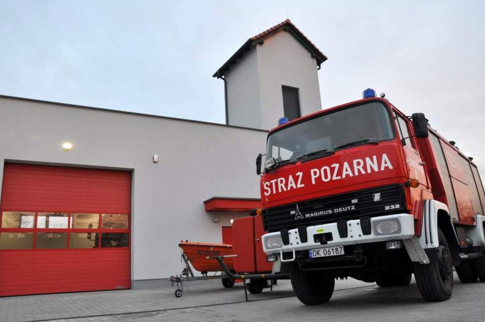 Nowa remiza i samochód strażaków z OSP Miejsce Kłodnickie [fot. archiwum urzędu]