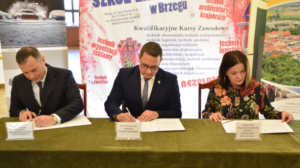 ZSE w Brzegu podpisal umowę o współpracy z zakładem Eberspächer w Godzikowicach [fot. Daniel Klimczak]