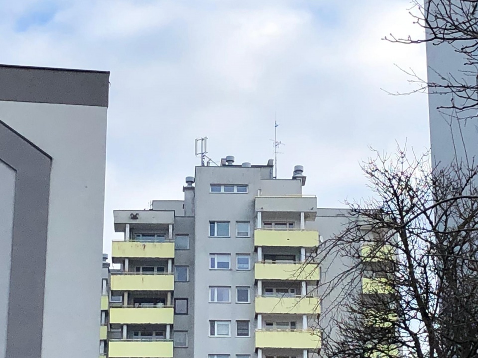 Nadajnik sieci komórkowej na wieżowców przy placu Piłsudskiego w Opolu [fot.M.Matuszkiewicz]