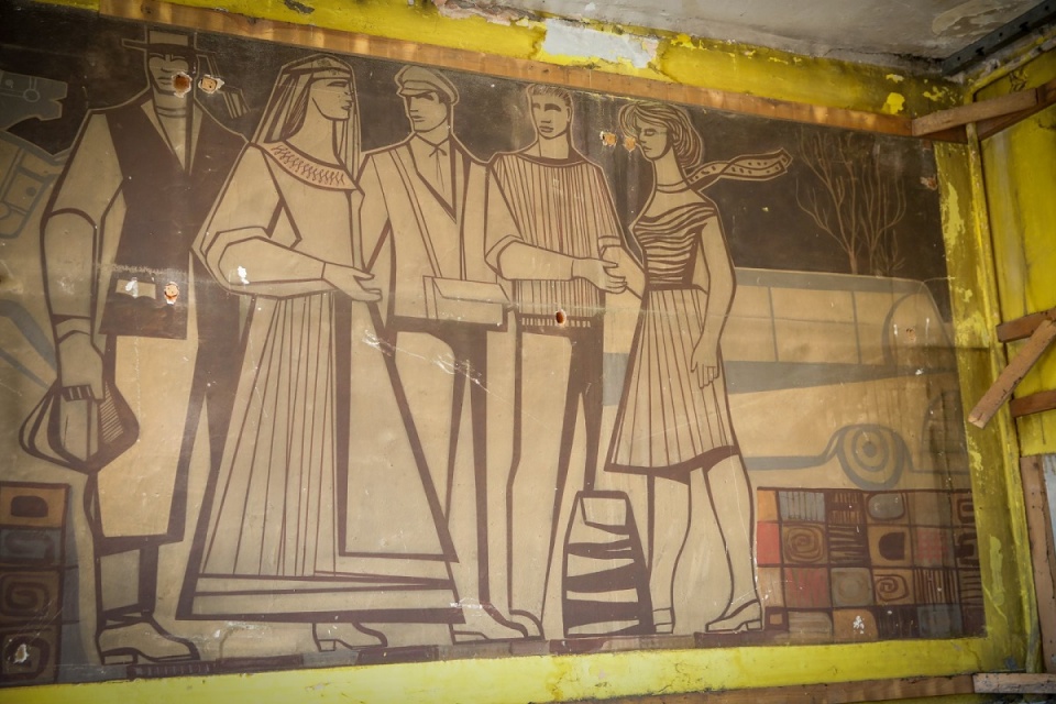 Malowidło odkryte pod boazerią dworca PKS w Opolu [fot. UM w Opolu]