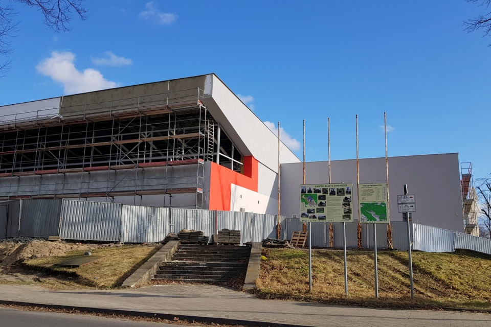 Remont hali sportowej w Zawadzkiem, marzec 2020 roku [fot. A. Pospiszyl]