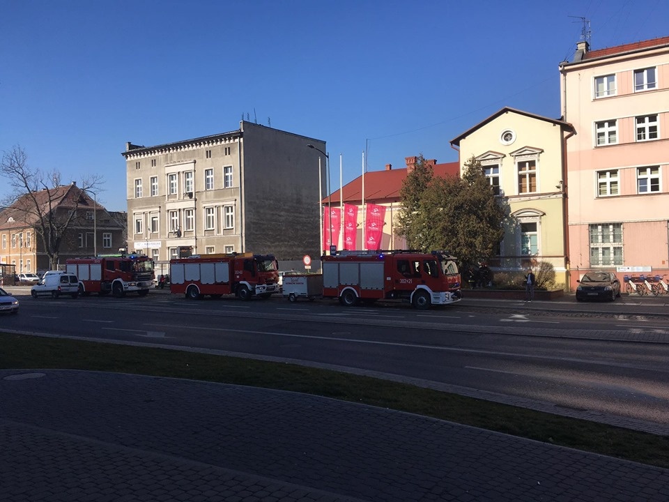 Tajemnicza przesyłka w centrum Opola. Trwa akcja strażaków [fot. Agnieszka Stefaniak]