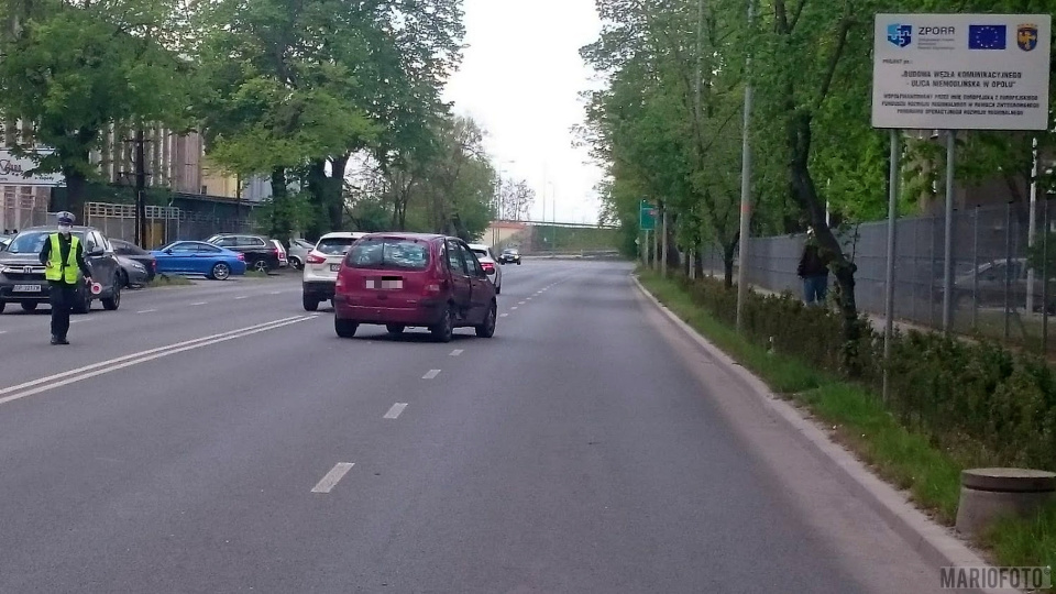 Zdarzenie drogowe na Niemodlińskiej w Opolu [fot. Mario]