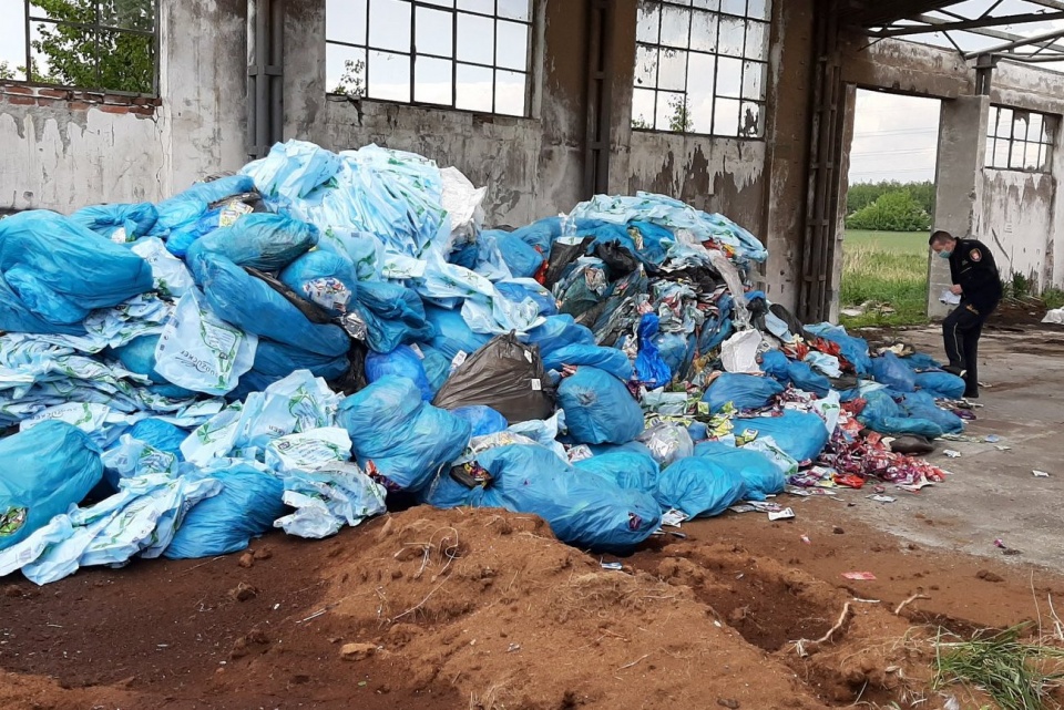 Dzikie wysypisko śmieci w Gogolinie [fot. archiwum urzędu]