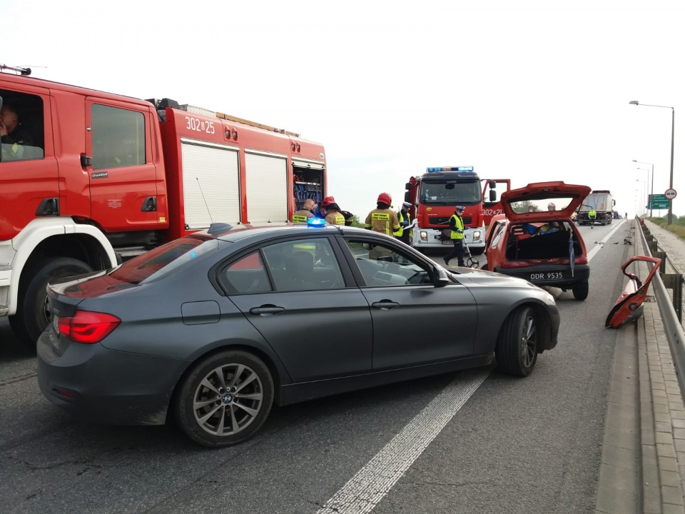 1 osoba ranna po zderzeniu dwóch aut na obwodnicy Opola [fot. Mario]