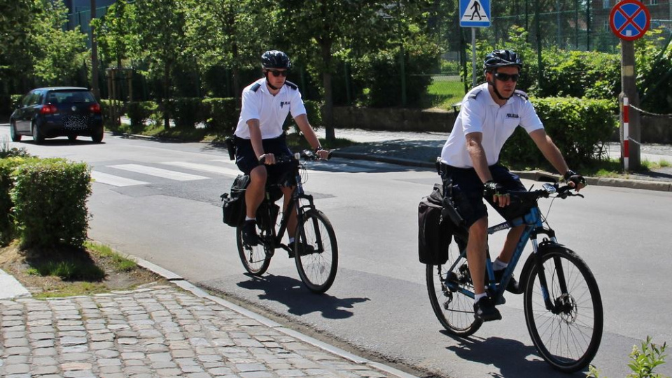 Rowerowy patrol policji na terenie Brzegu [fot. KPP Brzeg]