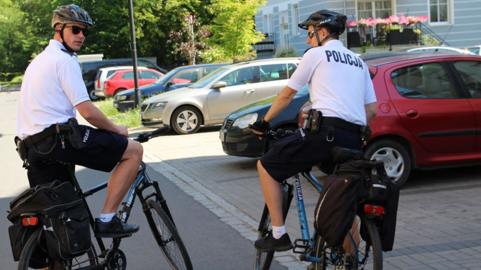 Rowerowy patrol policji na terenie Brzegu [fot. KPP Brzeg]