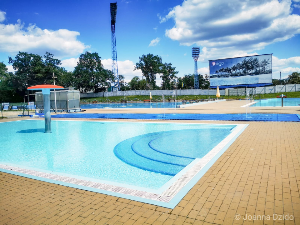 W zbliżające się wakacje opolskie baseny będą działały z ograniczeniami. Błękitna fala tylko do 150 osób jednocześnie [fot. Joanna Dzido]