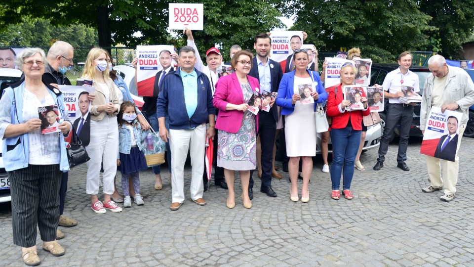Zjednoczona prawica zachęcała na ulicach Nysy do poparcia w wyborach prezydenckich Andrzeja Dudy [fot. Daniel Klimczak]