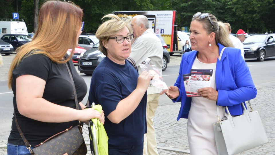 Zjednoczona prawica zachęcała na ulicach Nysy do poparcia w wyborach prezydenckich Andrzeja Dudy [fot. Daniel Klimczak]