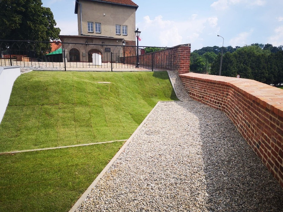 Kozielski zamek w odświeżonej odsłonie. Zakończyła się renowacja muru i ogrodów Muzeum Ziemi Kozielskiej [fot. UM w Kędzierzynie-Koźlu]