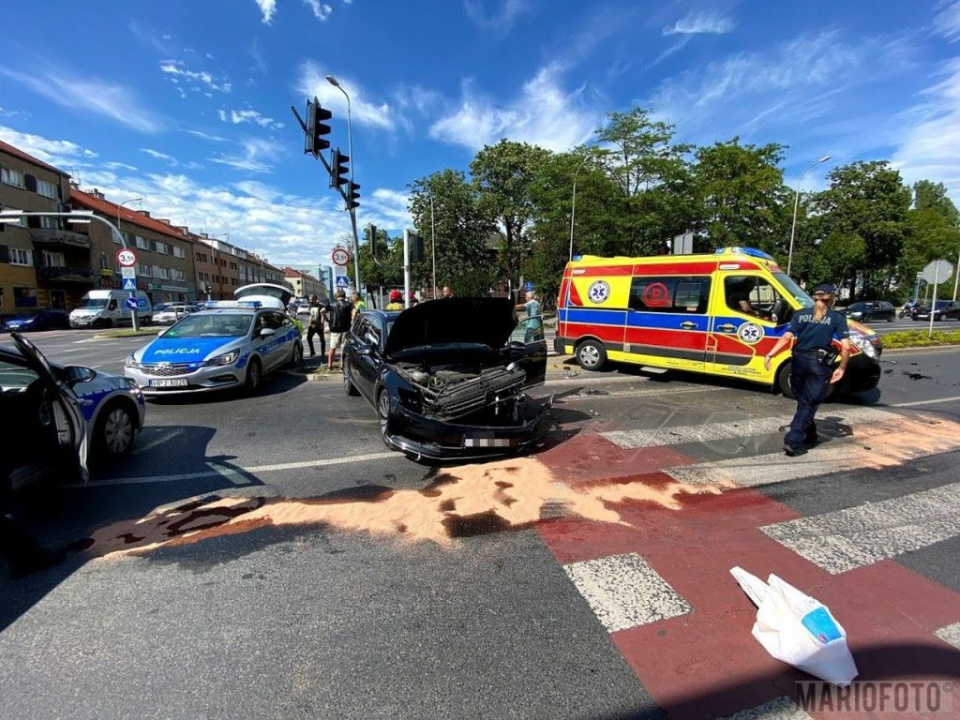 Wypadek w Opolu na skrzyżowaniu Ozimskiej z Plebiscytową i Bohaterów Monte Cassino. [fot. Mario]