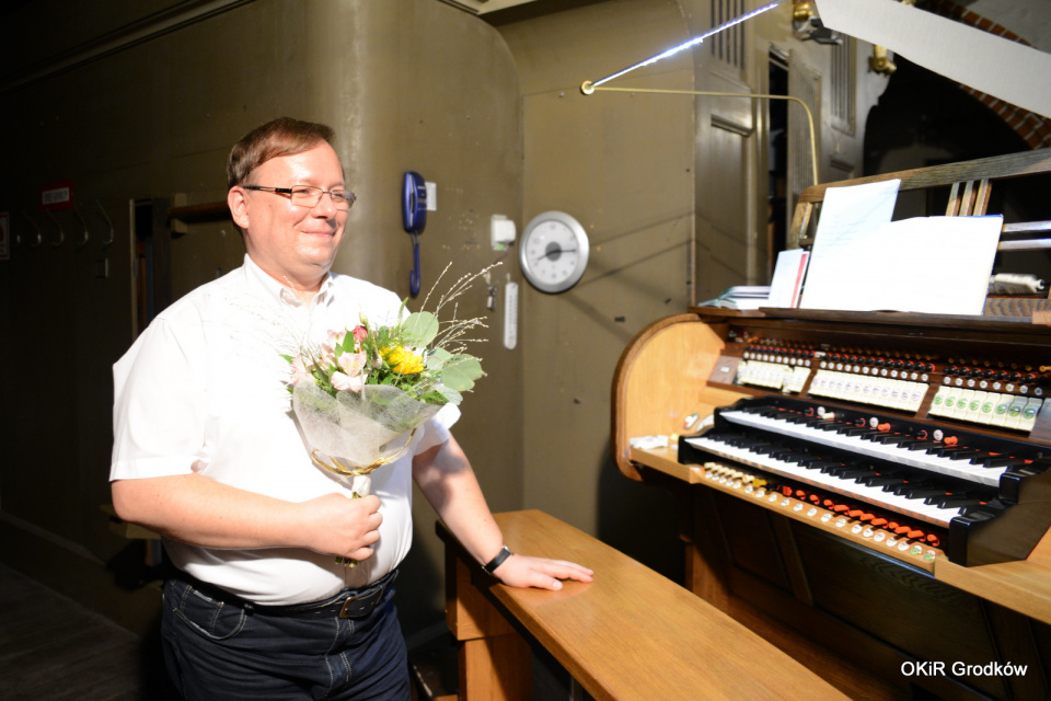 Arkadiusz Popławski podczas II koncertu "Grodkowskie Lato Organowe" w 2020 r. [fot. OKiR w Grodkowie]