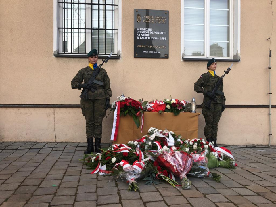 Opolanie upamiętnili ofiary 81. rocznicy napaści wojsk sowieckich na Polskę [fot.M.Matuszkiewicz]