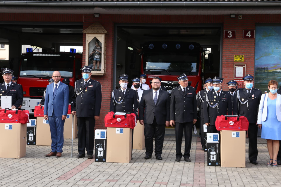 Sześć jednostek OSP z powiatu opolskiego otrzymało pakiety ochronne [fot.UMWO]