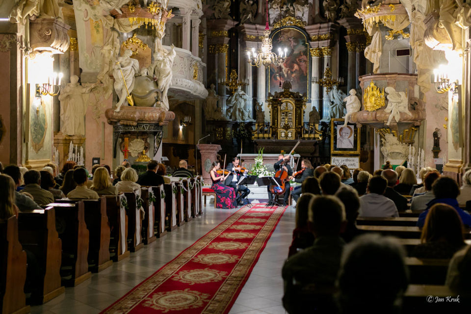 Zespół Szymanowski Quartet we wnętrzach Kościoła pw. św Bartłomieja podczas 28. Śląskiego Festiwalu im. Ludwiga van Beethovena w Głogówku [fot. Jan Kruk]