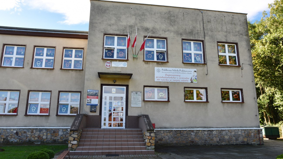 Szkoła w Dębniku otrzymała dofinansowanie do termomodernizacji [fot. Urząd Marszałkowski Województwa Opolskiego]
