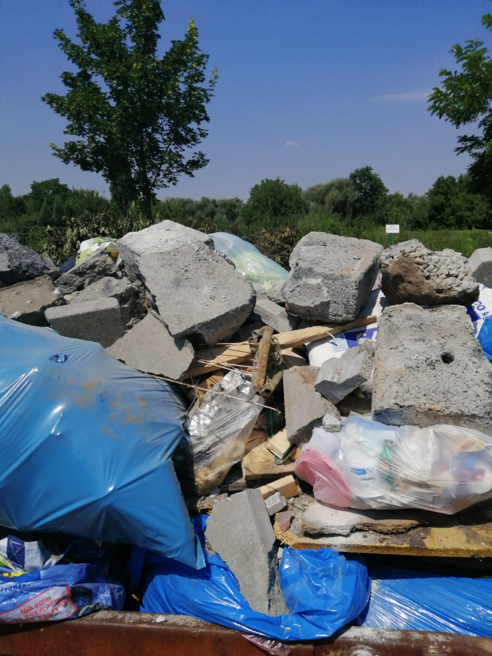 W Opolu właściciele ogródków działkowych "Odra" walczą z problemem śmieciowym [fot. archiwum prywatne]