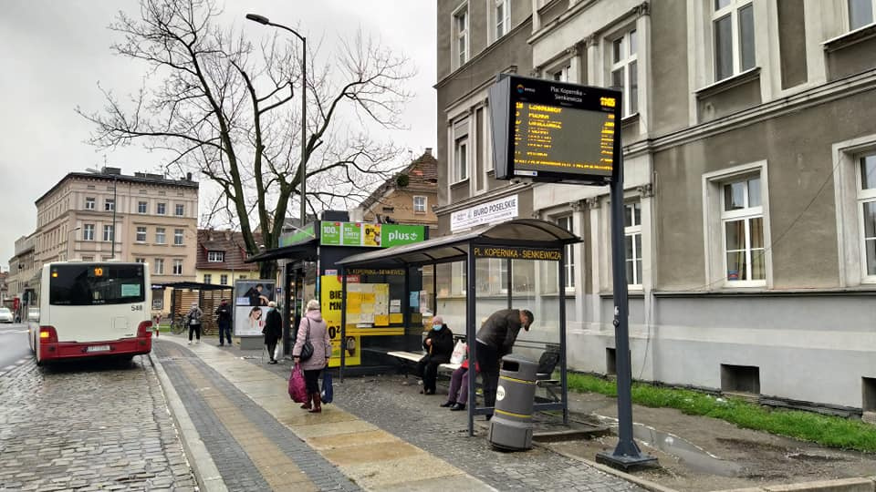 Przystanek autobusowy Plac Kopernika - Sienkiewicza [fot. archiwum MZD w Opolu]