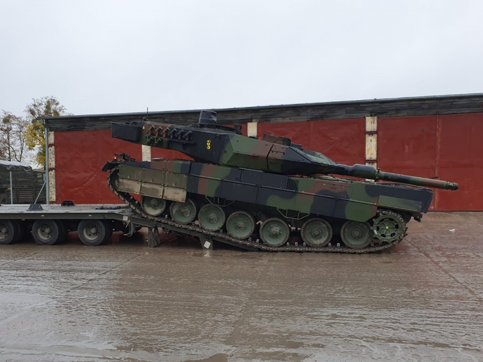 Żołnierze 10. Opolskiej Brygady Logistycznej pomogli w transporcie 10 czołgów leopard dla warszawskich "pancerniaków" [fot. szer. Miłosz Nadolski]