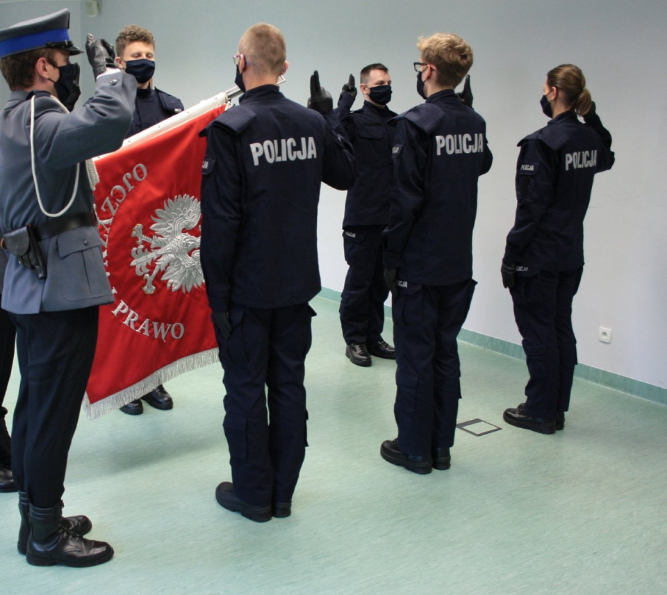Ślubowanie nowych policjantów KMP w Opolu [fot. archiwum policji]