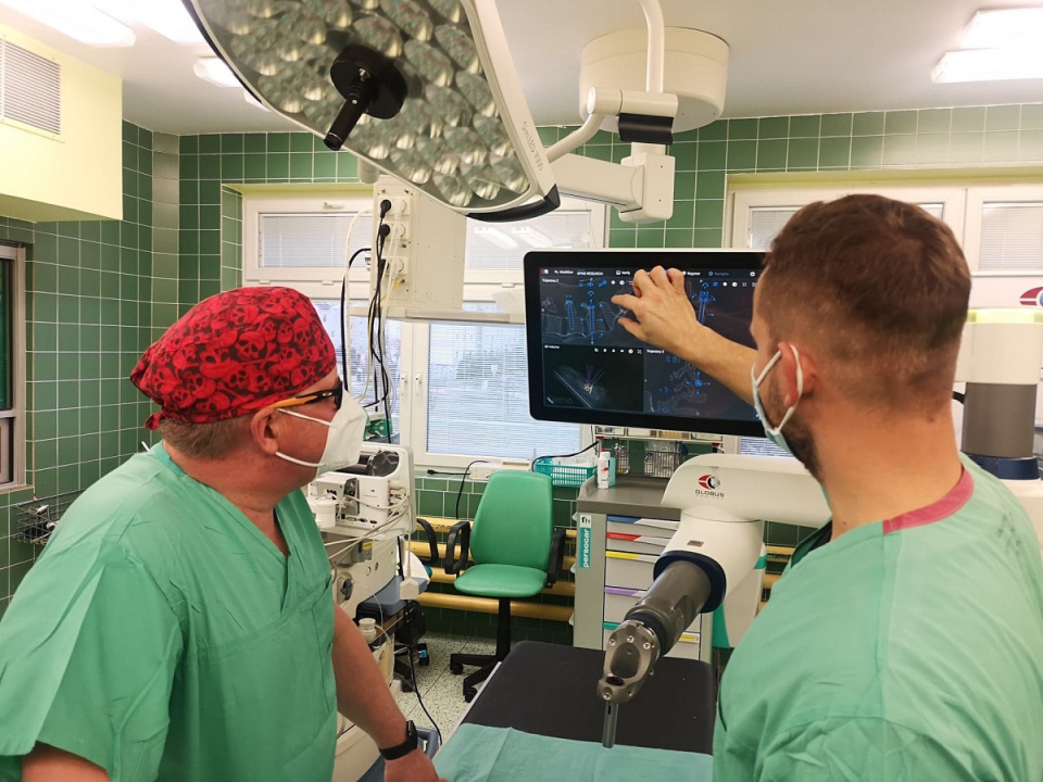 Uniwersytecki Szpital Kliniczny w Opolu testuje robota neurochirurgicznego [fot. Katarzyna Doros]