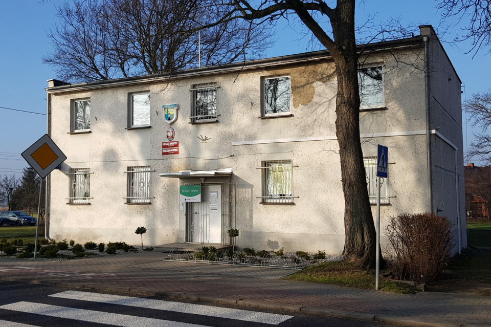 Budynek urzędu gminy w Jemielnicy wymaga ocieplenia [fot. A. Pospiszyl]