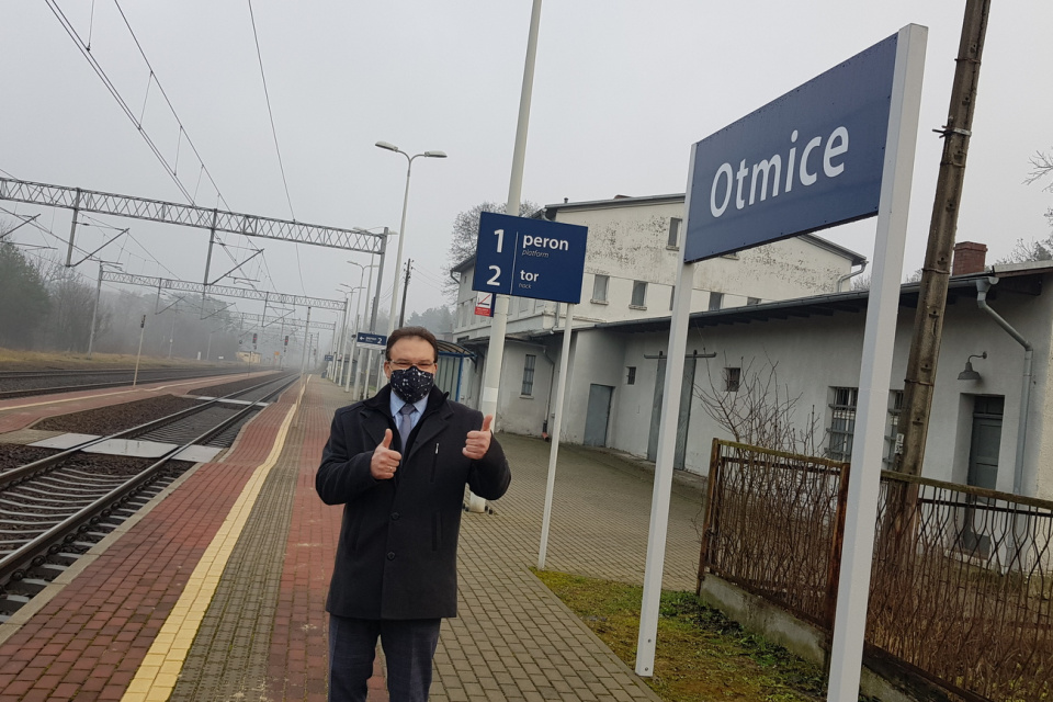 Stacja kolejowa Kamień Śląski nazywa się teraz Otmice [fot. A. Pospiszyl]