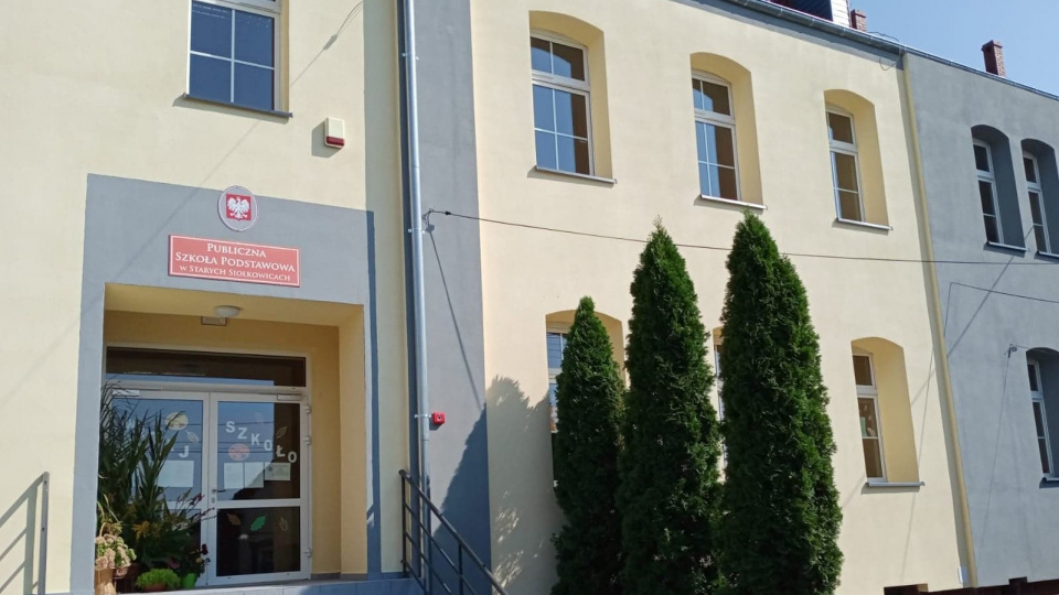 Zmodernizowany budynek szkoły w Starych Siołkowicach [fot. UG Popielów]
