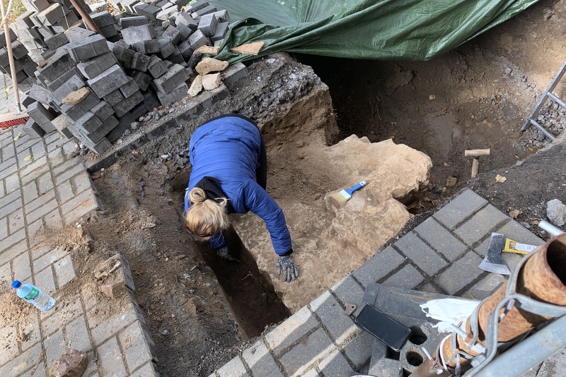Odkrycie archeologiczne w Ujeździe! Natrafiono na fundamenty budowli z wczesnego średniowiecza [fot. A. Pospiszyl]