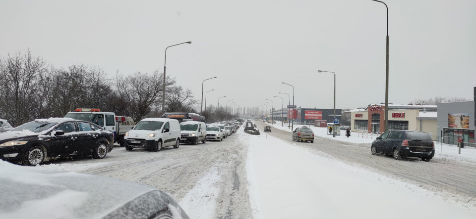 Trudne warunki jazdy w Opolu fot. Cezary Puzyna