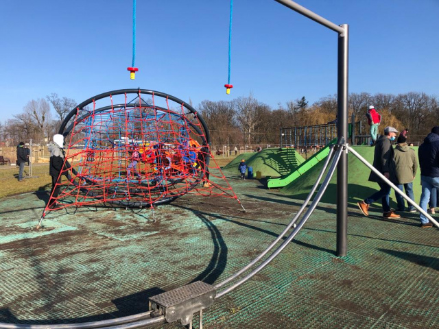 Plac zabaw w parku 800-lecia w Opolu już dostępny. Z powodu pandemii nie było głośnego otwarcia