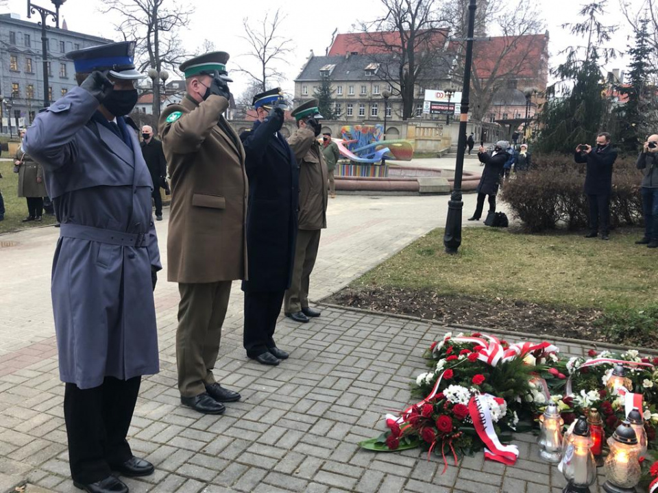 W Opolu władze regionu i miasta upamiętniły pamięć o żołnierzach wyklętych [fot.M.Matuszkiewicz]