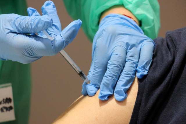 W Brzegu seniorzy mogą bezpłatnie zaszczepić się przeciwko grypie. To propozycja dla osób po 65. roku życia