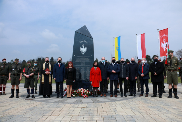 W Opolu odsłonięto pomnik upamiętniający powstańców śląskich. Opolanie również walczyli o to, żeby Opole było polskie [FILM, ZDJĘCIA]