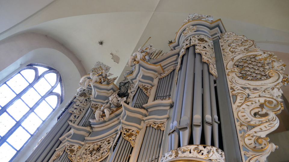 Prospekt organowy zabytkowego instrumentu kościoła ewangelickiego w Kluczborku [fot. Małgorzata Ślusarczyk]