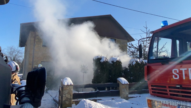Pożar oleju opałowego w Dąbrowie. Mieszkańców zaalarmował czarny dym [ZDJĘCIA]