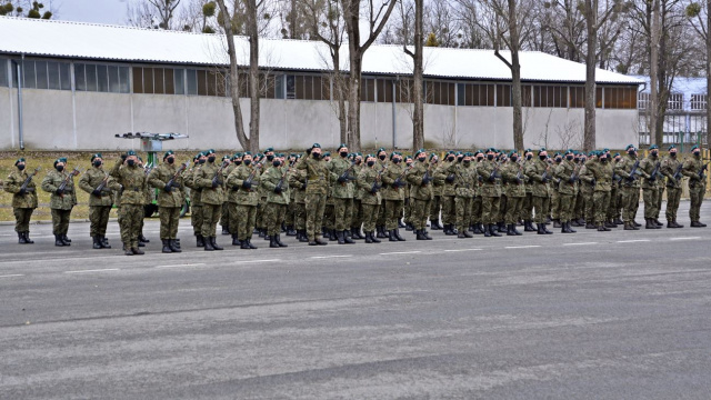 Nowi żołnierze opuścili koszary opolskiej brygady logistycznej. Przysięgę wojskową złożyło dziś 60 elewów