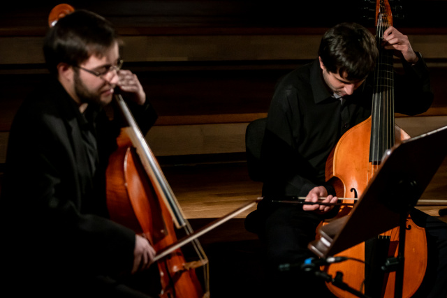 Barokowy koncert w filharmonii duetu Oak Brothers dostępny online do 2 kwietnia