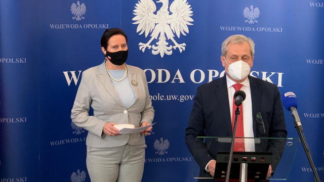Wojewoda opolski i szefowa PiS w regionie odpowiadają na zarzuty opozycji dotyczące walki z pandemią. Jak nie umiecie pomóc, to nie przeszkadzajcie