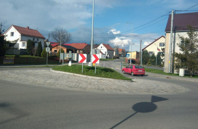 Rondo w Racławicach Śląskich ma swojego patrona. Jednocześnie radni nie zgodzili się na tablicę pamiątkową w Głogówku