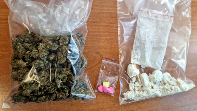 Ponad 100 gramów narkotyków znaleziono u mieszkanki Prudnika. Grozi jej do 3 lat więzienia