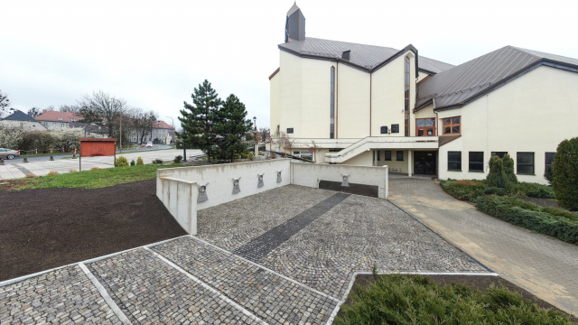 Parafia Błogosławionego Czesława w Opolu ma pomnik ofiar zbrodni katyńskiej. Na niedzielę (25.04) zaplanowano poświęcenie i uroczystą mszę świętą