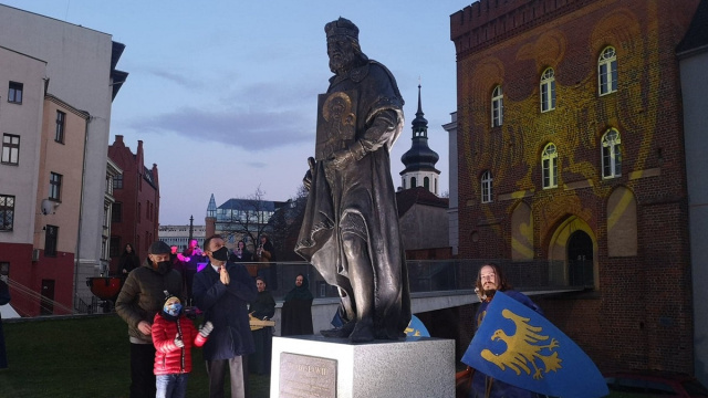 Opole: przed Zamkiem Górnym stanął pomnik Władysława II Opolskiego