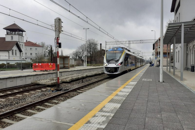 Liczba pociągów nie wzrośnie, ale kursy są zapewnione. Opolskie i Śląskie z kolejową umową