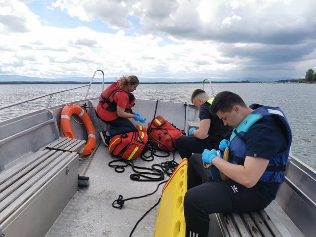 Akcja ratunkowa na Jeziorze Nyskim. WOPR-owcy i policja zostali wezwani do wędkarza, który zasłabł na jednej z wysp